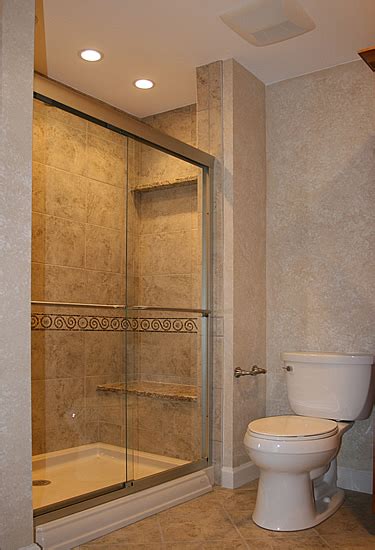 Insulate the basement bathroom properly otherwise you won't be able to go there during cold months. Home Design: Small Basement Bathroom Designs | Small ...