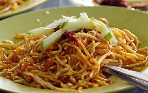 Tempat makan tengahari di melaka yang best. Mee Goreng Hassan Tengkera (Mee Bodo) | HOMESTAY MELAKA ...