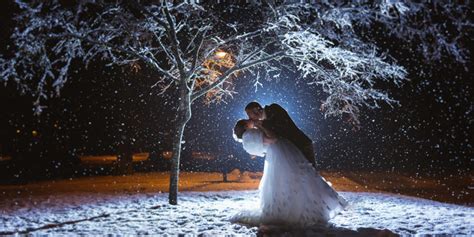 19 Snowy Wedding Photos That Will Warm You From The Inside Out