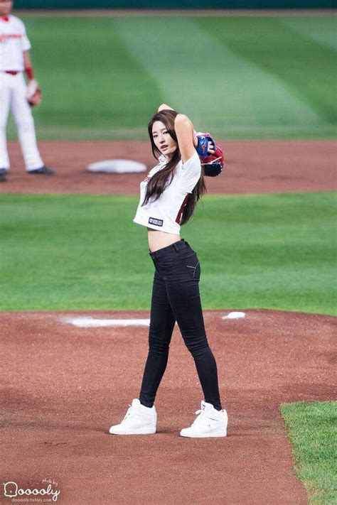 Seolhyun’s First Pitch At A Baseball Game K Pop Amino