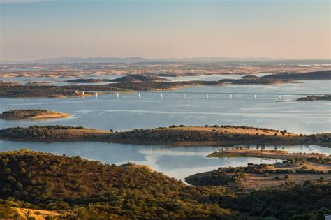 Portugal Der Alqueva Stausee Entzweit Die Gemüter