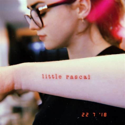 Maisie Williams Little Rascal Tattoo Hand Maisie Williams Hand