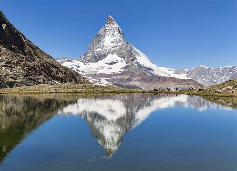 Matterhorn Reflected In Riffelsee Matterhorn Zermatt Mountain Climbing