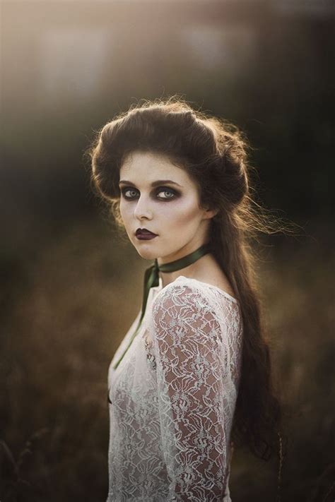 30 Pretty Ghost Makeup Ideas For Halloween Momooze Victorian Makeup