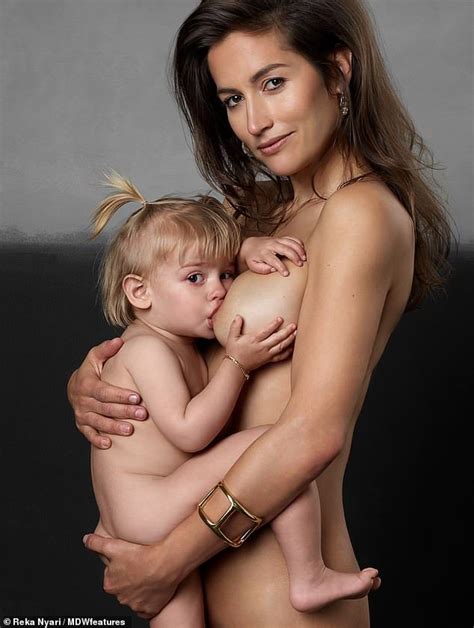 Woman Hits Out At Breastfeeding Shamers By Nursing While Naked Daftsex Hd