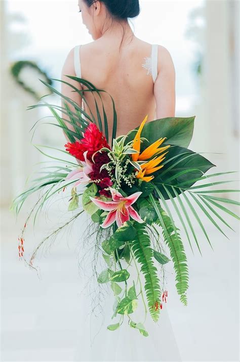 Pin By Marielle Eab On Bouquet Tropical Wedding Bouquets Wedding