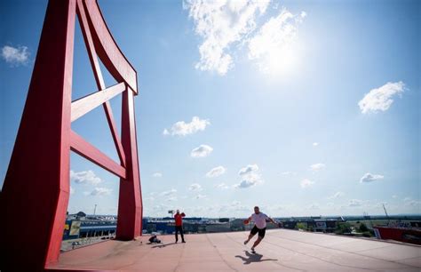 He was european junior discus champion in 2011 and holds the austrian record in men's discus throw. Diskuswerfen in luftiger Höhe - Vorarlberger Nachrichten ...