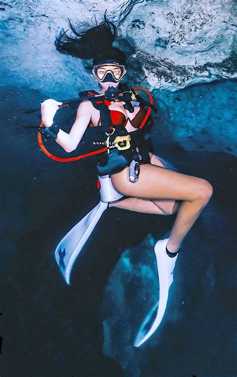 Scuba Diver Girls Underwater Pictures Underwater Photos Underwater Photography Mermaid