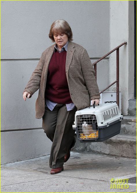Melissa Mccarthy Sports Gray Wig For Can You Ever Forgive Me Filming Photo 3847798 Melissa