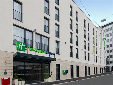 The hotel express by holiday inn duesseldorf north is a modern business hotel located within easy reach of the congress centre messe duesseldorf, the duesseldorf airport (dus), the main railway station and the sport centres ltu arena and iss dome.both by car via the a 52 motorway and public transport, the hotel is perfectly connected to all business and leisure attractions like jazz rally in. Hotels in Dusseldorf City Centre | Holiday Inn Express ...