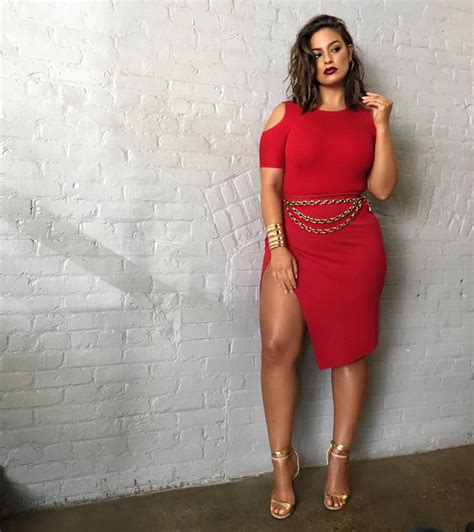 Ashley Graham S Seductive Outfit Leaves Babe To The Imagination Narrowly Misses A Wardrobe