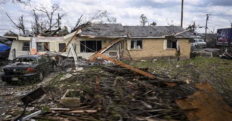 At Least 32 Dead In Us After Tornadoes Sweep Through South Midwest