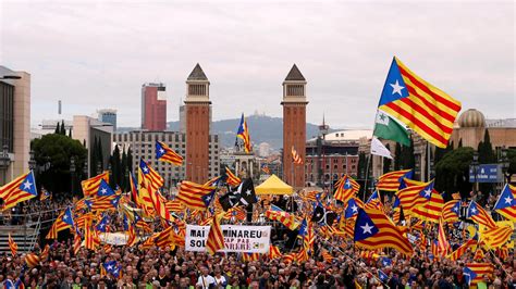 Separatistas Da Catalunha Manifestam Contra Justiça Espanhola