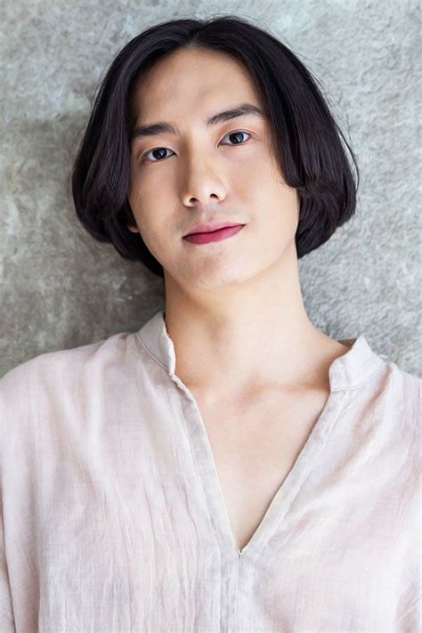 Long hair for men is certainly in style but there are considerations men will need to make when deciding to grow out their hair. Korean Hairstyles Male Fashion Collection | MensHaircuts.com
