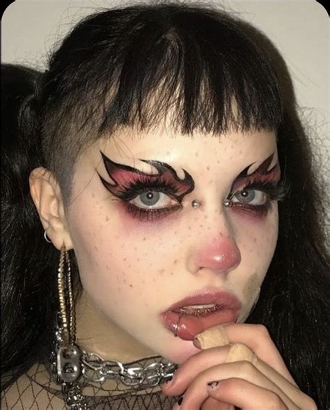 Pin By Autumncactus On Theyre Fckin Pwetty In 2020 Edgy Makeup Punk Makeup Alternative Makeup