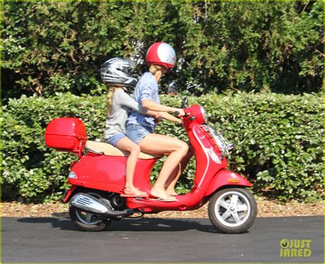 Gwyneth Paltrow And Apple Moped For Their Coffee Run Photo 2934014 Apple Martin Celebrity