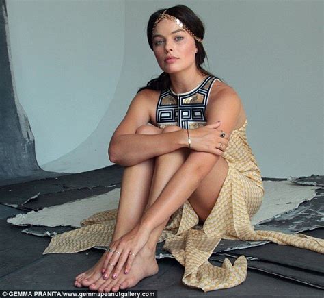 Margot Robbie Is Reminiscent Of A Goddess In Ethereal Photo Shoot Margot Robbie Sexy Margot