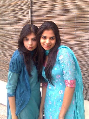 Indian Celebrity Zoon Karachi College Girls Pics