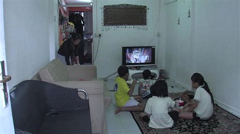 How Do Singapores Poor Families Get By Bbc News