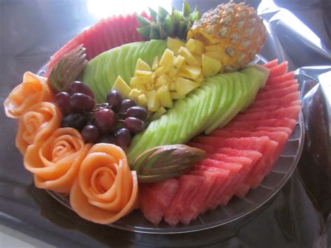 Then do the same on the other end of the tray, but in the other direction. 10 Amazing Fruit And Vegetable Carvings To Please Your ...