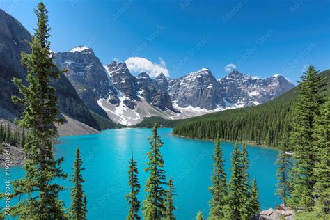 Door Stickers Beautiful Turquoise Waters Of The Moraine Lake With Snow