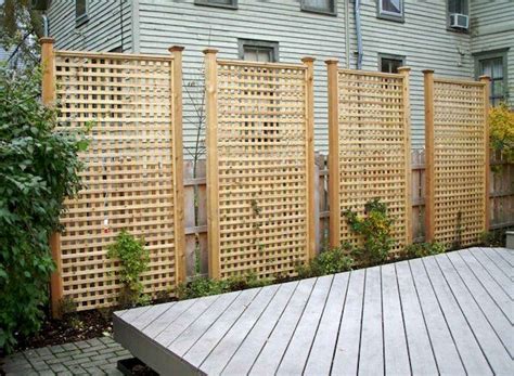 30 Easy DIY Backyard Privacy Fence Ideas DoMakeover Com Privacy