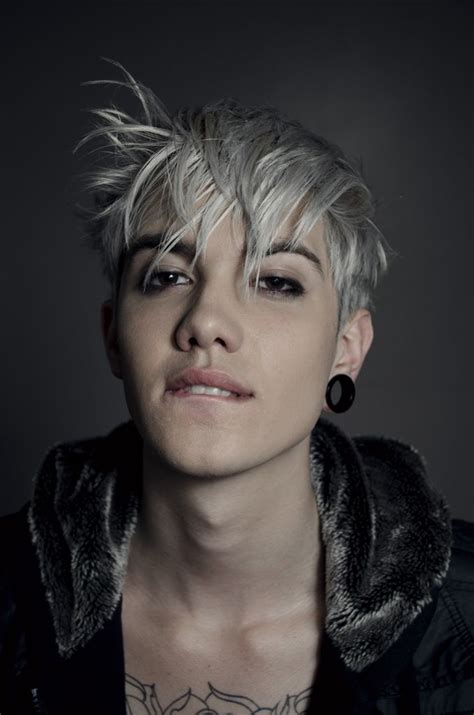 Male Androgeneous Hair Styles Androgynous Models Love This Androgynous Looking Model With