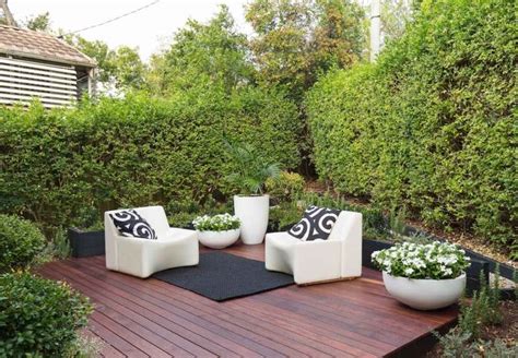 Outre le mobilier de jardin qui est évidemment très important, n'oubliez pas de peaufiner la décoration. Terrasse jardin naturel - veranda-styledevie.fr