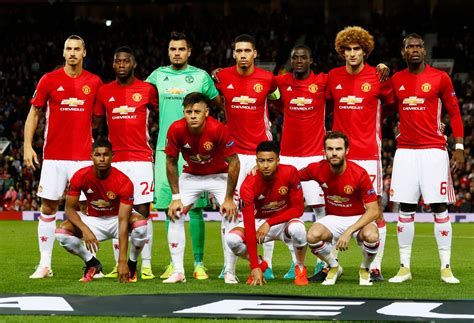 Manchester United Players Pose For A Team Group Manchester United Football Manchester City