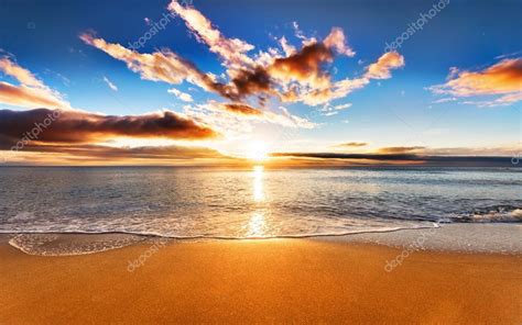 Beautiful Tropical Sunrise On The Beach — Stock Photo © Vrstudio