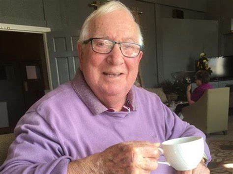 85 Year Old Man Becomes Instagram Sensation Becoming Instafamous