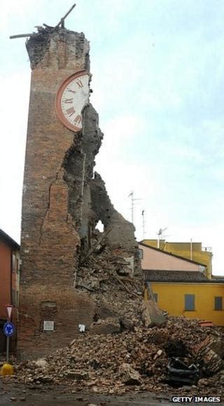 Una foto postata su twitter: Italy caught in Earth's pincer - BBC News