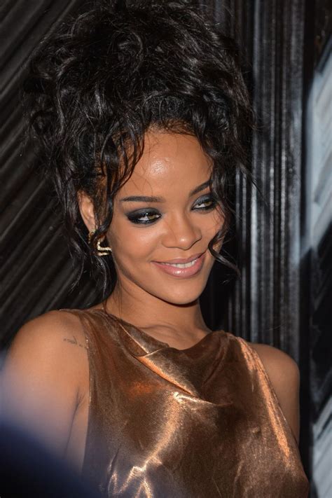 Best Pics Of Rihanna Since Deleting Her Instagram Hot 1079 Hot
