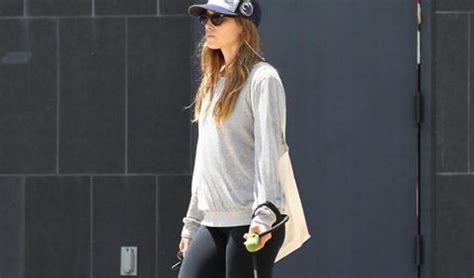 I really get to play crazy, she says. Jessica Biel versione sport: porta a spasso i cani con ...