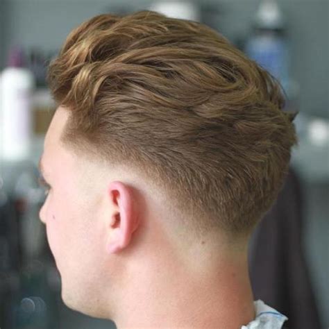 O cabelo fade mid começa sua marcação de degradê mais alto, mas ainda no meio da cabeça. 20 Stylish Low Fade Haircuts for Men