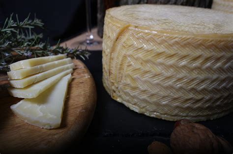 todo lo que debes saber sobre el queso curado quesos moraleda