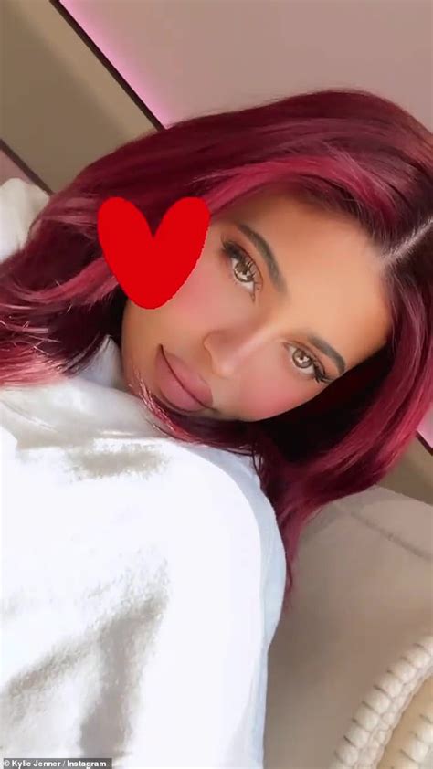 The new build, which was completed in august of 2019, hasn't yet been lived in, with all furniture and decor jenner's own. Kylie Jenner debuts her bright new FUCHSIA hair color to ...