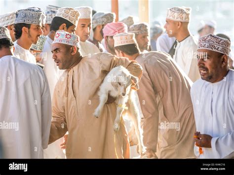 Oman People Hi Res Stock Photography And Images Alamy
