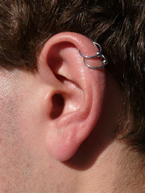 dual cartilage piercing with ball rings piercings masculinos piercing na orelha masculino