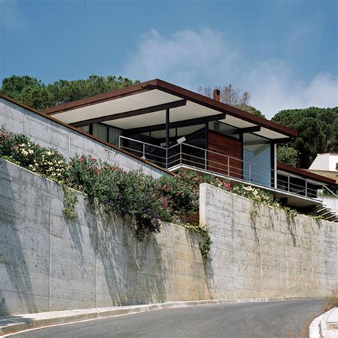 Visitamos en este video la casa donde vivía dalí en cadaqués y más concretamente la zona de portlligat fue la zona de residencia del escéntrico genio. CASA EN LA COSTA BRAVA de AR47 SCP | homify
