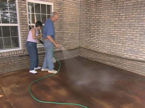 How To Apply Concrete Stain How Tos Diy