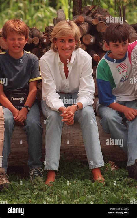 Prinzessin Diana Besucht Bosnien Für Drei Tage Im August 1997 Sie