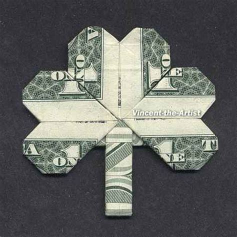 Designs such as christmas trees with a little tweaking, you can adapt the classic origami lucky star model so it can be folded out of paper currency. 21 Origami Money Ideas - Cash Gifts In The Form Of Art