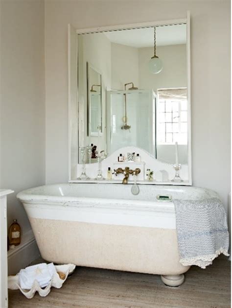 One of the things i love so much about mirrors is that they are not only beautiful in their many forms, they are also functional. 20 Bathrooms With Mirrors Above Bathtubs - Shelterness