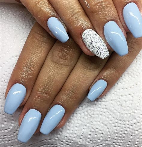 The almond nail is a beautiful shape that is currently trending, and for good reason! 20 Almond Nails Designs You Must like This Year