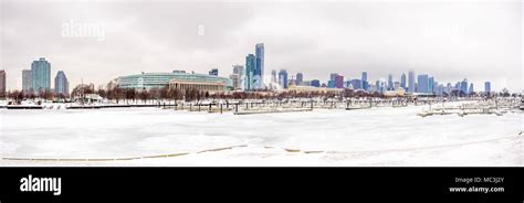 Frozen Lake Michigan And The Chicago Skyline Stock Photo Alamy