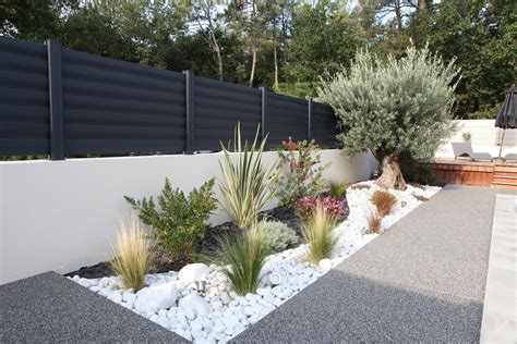 Aménagement jardin devant maison en 50 idées modernes. Clôtures aluminium modèle brise vue #Menuiserie #Cloturel ...