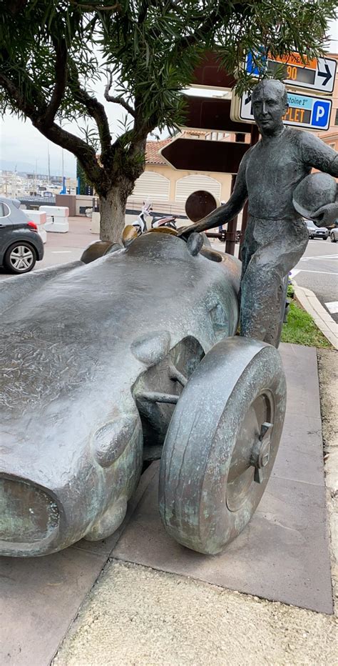 This is a six cylinder. Fangio in Monaco : formula1