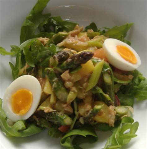 Lauwarmer Salat Von Gr Nem Spargel Und Thunfisch Rezept Kochbar De