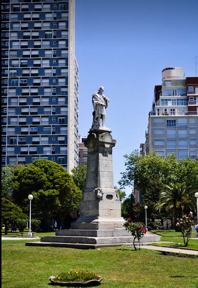 Monumento A Cristóbal Colón Plaza Colón Mar Del Plata America And